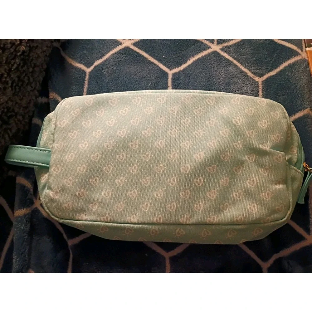 New Without Tags Pampers  Hearts Travel Pouche Zip Up small